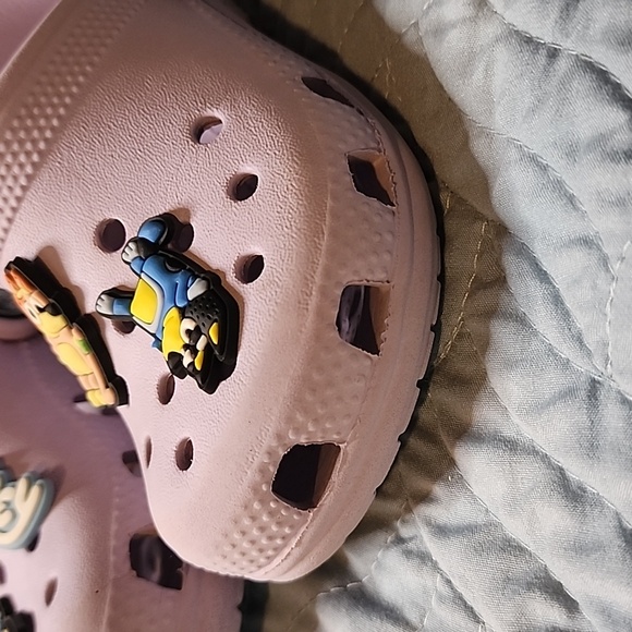 CROCS Size 8 Toddler With Bluey Jibbits Lavendar Light Purple - Picture 15 of 16